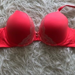 Victoria’s Secrets 32DDD